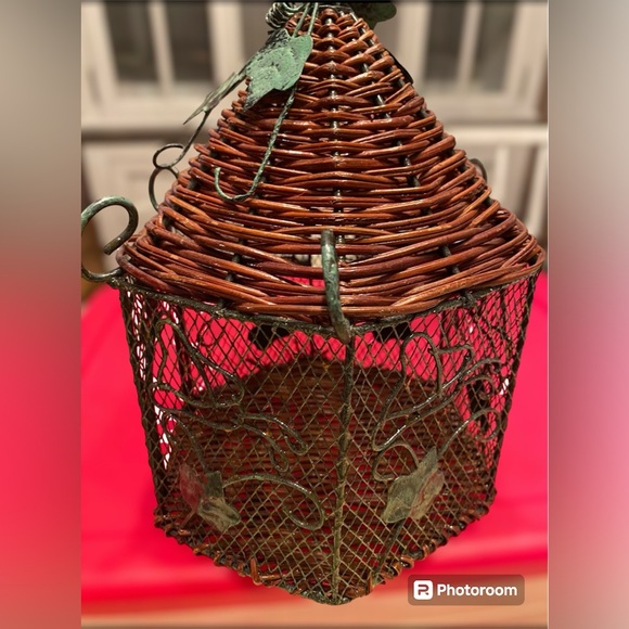 EUC•Vintage wicker and metal Ivy Bird House decor - Picture 3 of 4